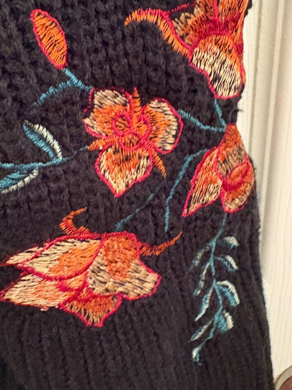 Jealous Tomato Black Sweater Floral Embroidery on Chest & Arm size M - Picture 6 of 7